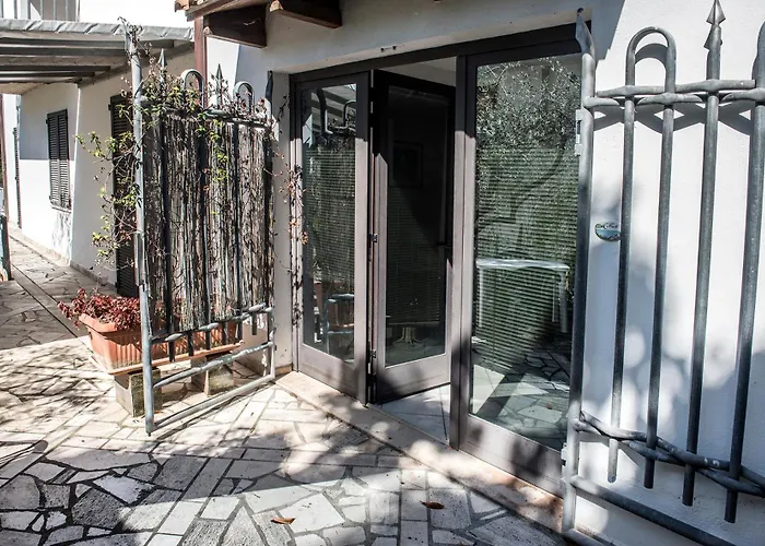 N202 - Numana, Ampio Bilocale Con Portico Numana